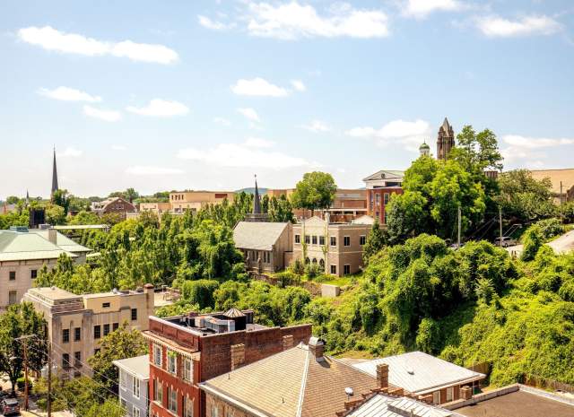 selling a business in Lynchburg, Virginia. By Johnadamsz - Own work, CC BY-SA 4.0, https://commons.wikimedia.org/w/index.php?curid=151529960